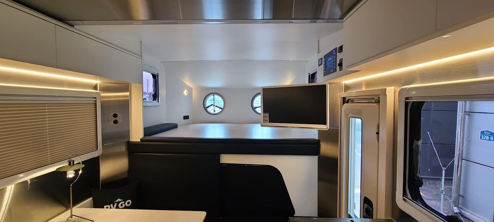 앨리스RV 렉스턴 칸 캠핑카 내부 인테리어